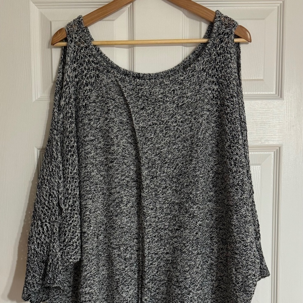 Jessica Simpson 3X Cold Shoulder Open Back Black Grey Plus Size Curvy Sweater - Picture 3 of 4